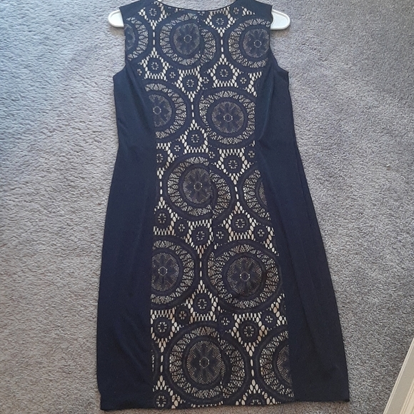 Womens knee length dress - Picture 3 of 4